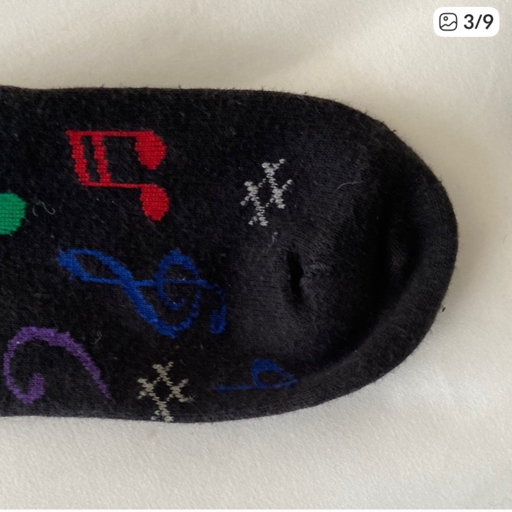 MUSICAL NOTE PATTERNED BLACK SOCKS - Picture 3 of 9